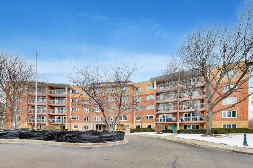 710 Creekside Drive 104A, Mount Prospect, IL 60056