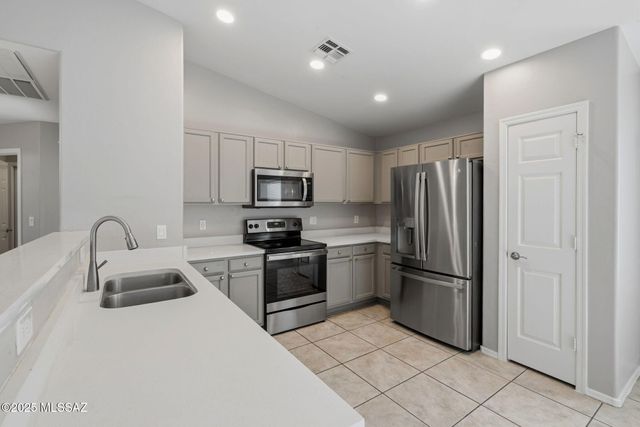 8244 S Lost Mountain Road, Tucson, AZ 85747