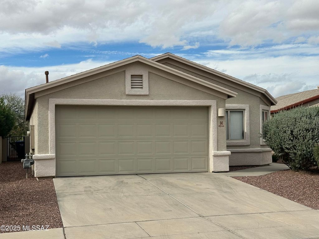 8244 S Lost Mountain Road, Tucson, AZ 85747