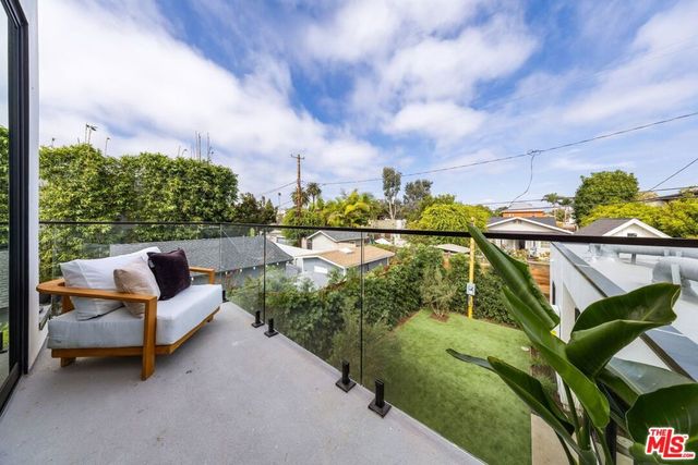 2478 Louella Avenue, Los Angeles, CA 90291