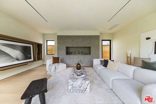2478 Louella Avenue, Los Angeles, CA 90291