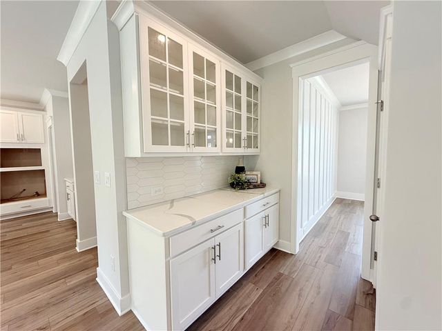 5527 Tullis Drive, Gainesville, GA 30507