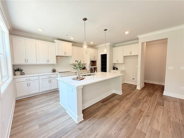 5527 Tullis Drive, Gainesville, GA 30507