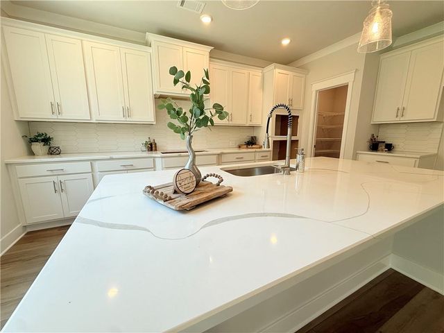 5527 Tullis Drive, Gainesville, GA 30507