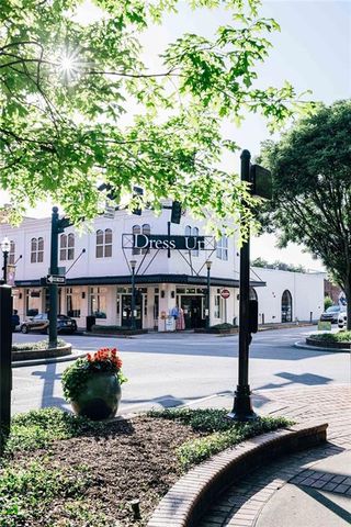 5527 Tullis Drive, Gainesville, GA 30507