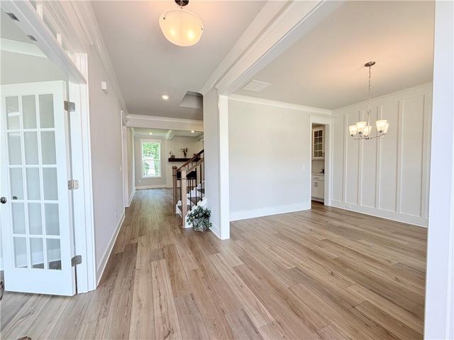 5527 Tullis Drive, Gainesville, GA 30507