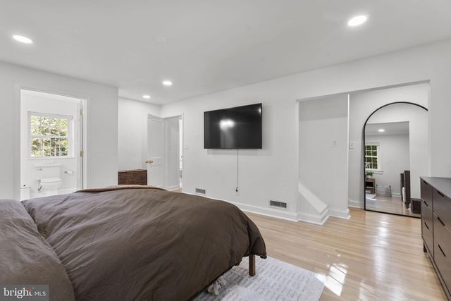 5508 N CHARLES ST, Baltimore, MD 21210