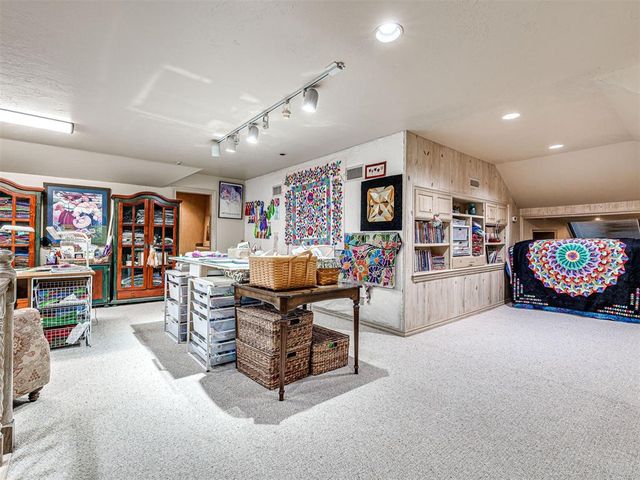 650 E Oak Place, Edmond, OK 73025