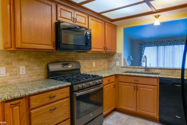 15453 Heather Ridge Trail, Clinton Township, MI 48038