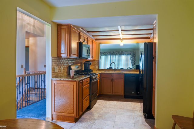 15453 Heather Ridge Trail, Clinton Township, MI 48038
