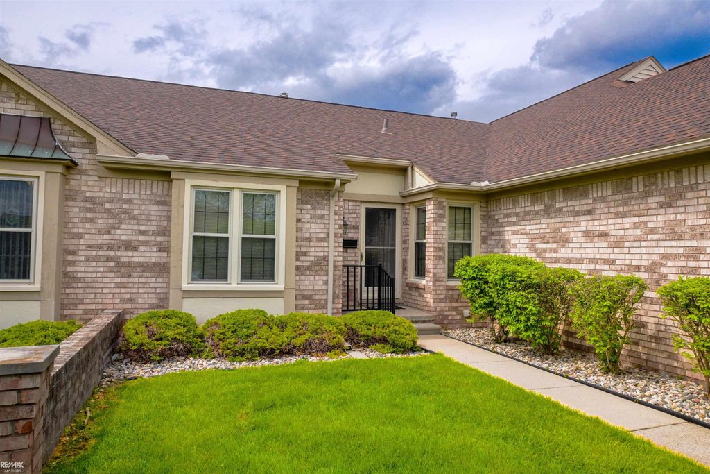 15453 Heather Ridge Trail, Clinton Township, MI 48038