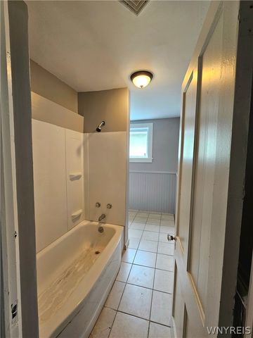 102 17th Upper Street, Buffalo, NY 14213