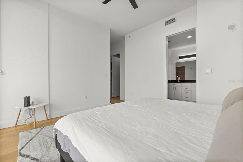 Image 20 of property listing at 150 E ROBINSON STREET 2506, Orlando, FL 32801