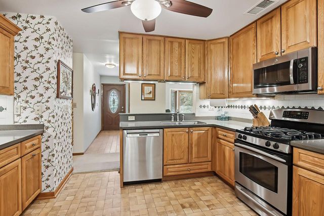 28511 Ray DRIVE, Waterford, WI 53185