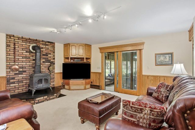 28511 Ray DRIVE, Waterford, WI 53185
