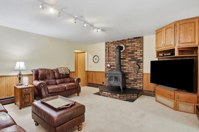 28511 Ray DRIVE, Waterford, WI 53185