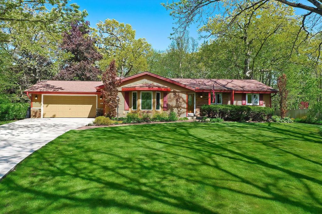 28511 Ray DRIVE, Waterford, WI 53185