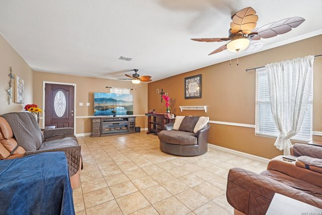 7835 Saddle Run, Selma, TX 78154