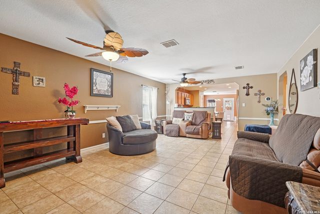 7835 Saddle Run, Selma, TX 78154