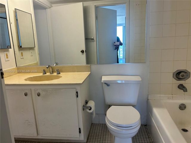 7601 E Treasure Dr 2104, North Bay Village, FL 33141
