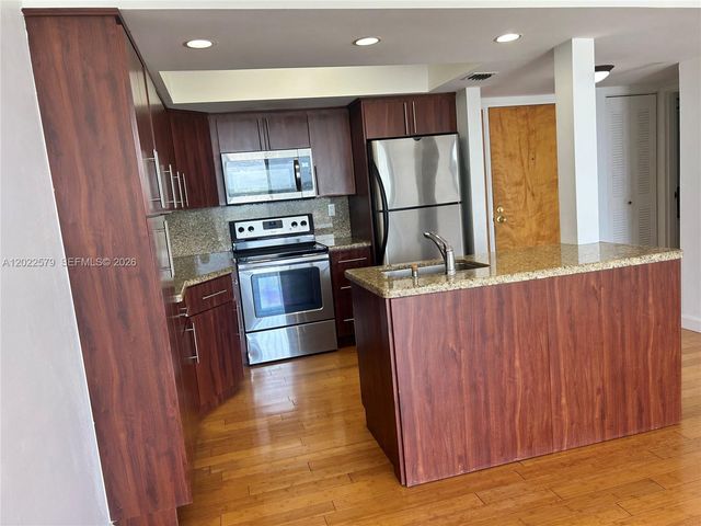 7601 E Treasure Dr 2104, North Bay Village, FL 33141