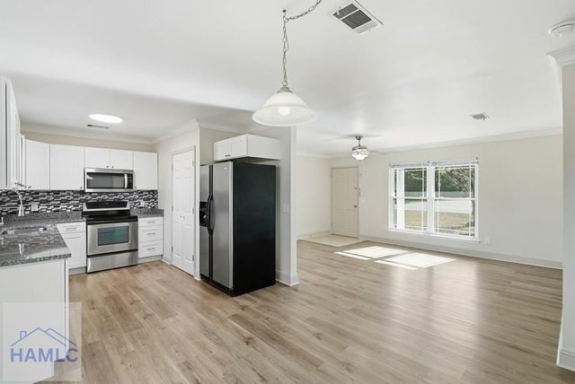 702 Pineview Court, Hinesville, GA 31313