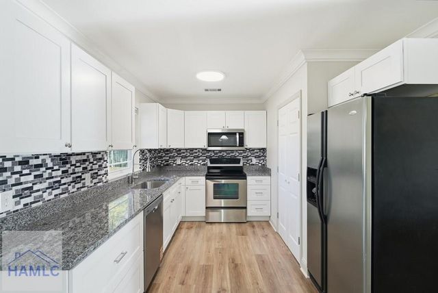 702 Pineview Court, Hinesville, GA 31313