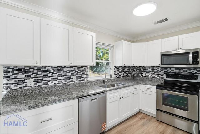 702 Pineview Court, Hinesville, GA 31313