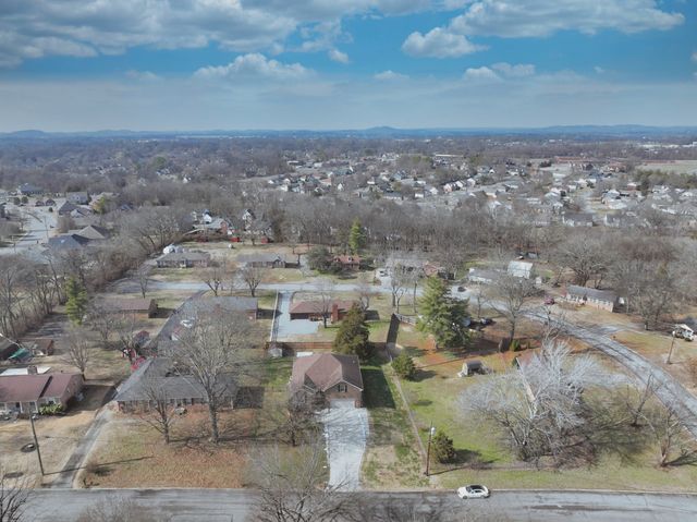 1005 Candace St, Gallatin, TN 37066