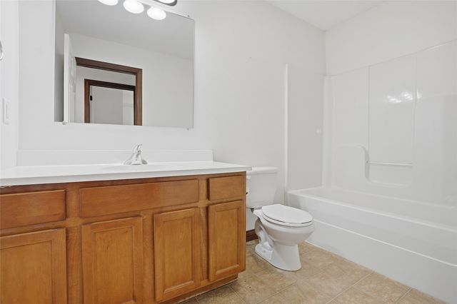 1832 Goose Lake Circle, North Liberty, IA 52317