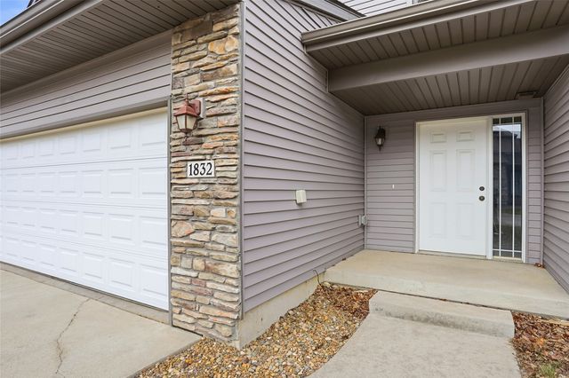 1832 Goose Lake Circle, North Liberty, IA 52317