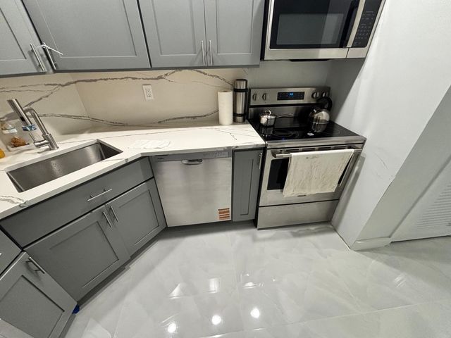 136 NE 19th Court 112f, Wilton Manors, FL 33305