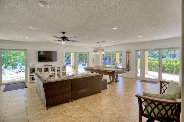 136 NE 19th Court 112f, Wilton Manors, FL 33305