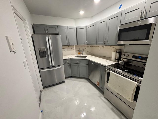 136 NE 19th Court 112f, Wilton Manors, FL 33305