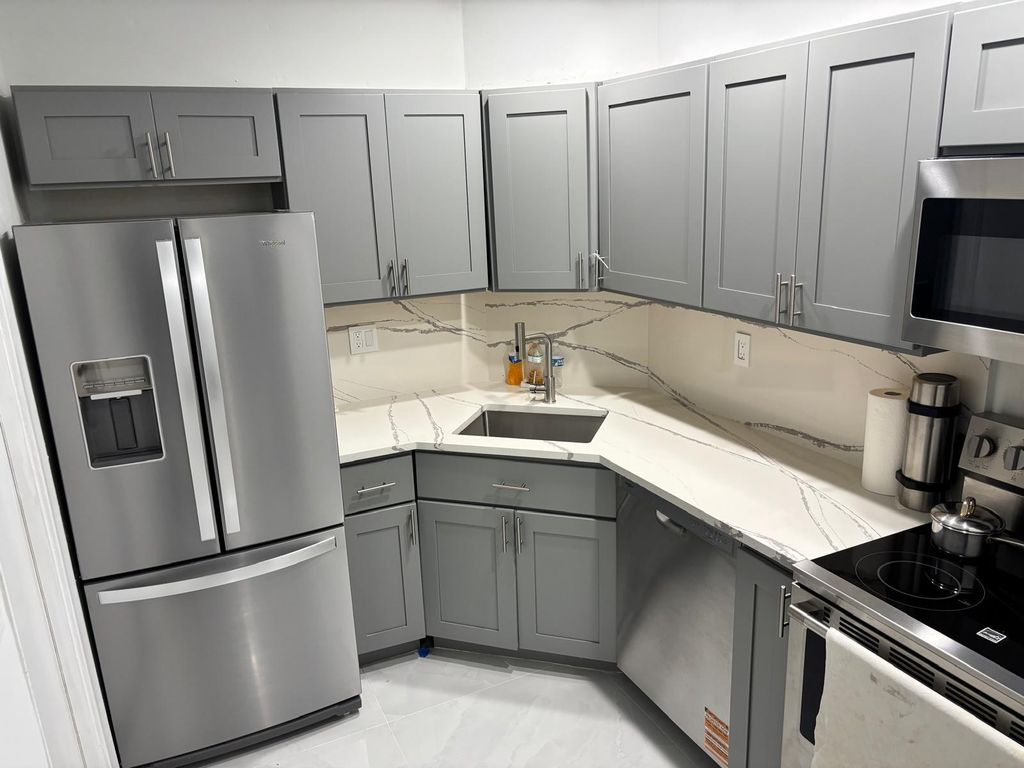 136 NE 19th Court 112f, Wilton Manors, FL 33305