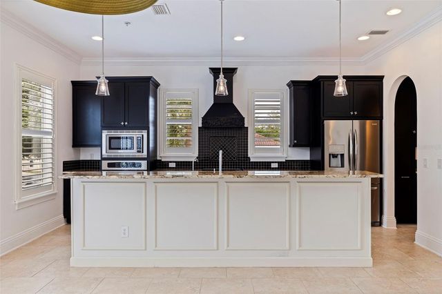 2602 W DE LEON STREET 4, Tampa, FL 33609