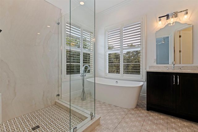 2602 W DE LEON STREET 4, Tampa, FL 33609