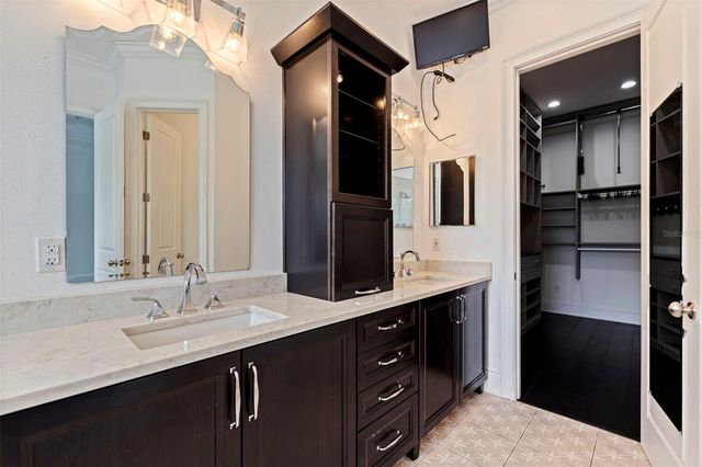 2602 W DE LEON STREET 4, Tampa, FL 33609