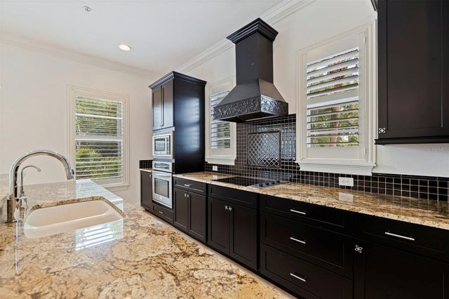 2602 W DE LEON STREET 4, Tampa, FL 33609