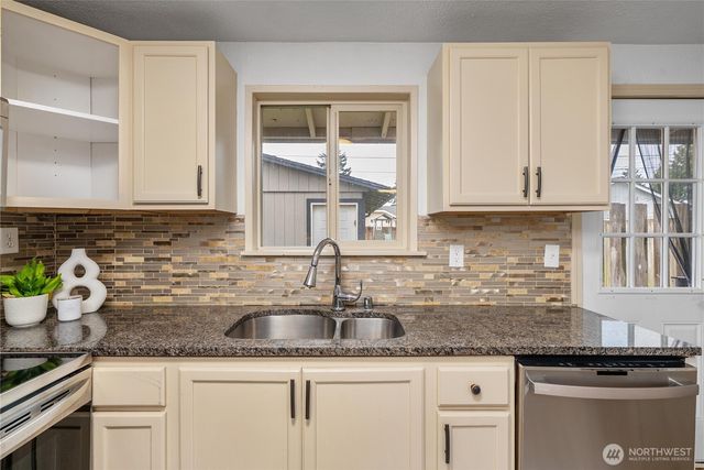 6621 S Pine Street, Tacoma, WA 98409