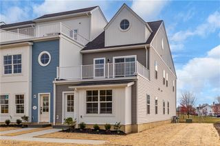 445 Harbor Lane, Lorain, OH 44052