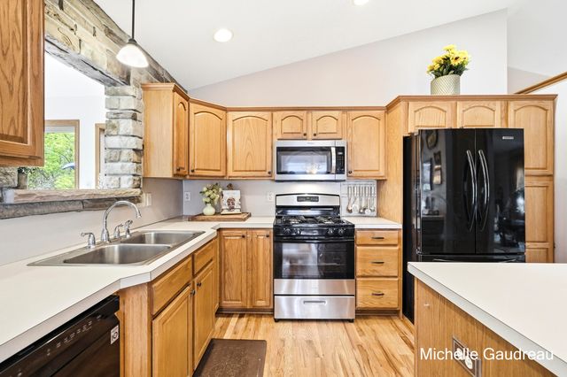 8997 Lenter Drive Se, Caledonia Twp, MI 49316