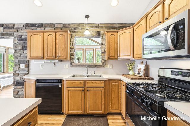 8997 Lenter Drive Se, Caledonia Twp, MI 49316