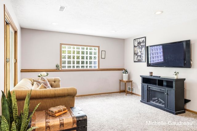 8997 Lenter Drive Se, Caledonia Twp, MI 49316