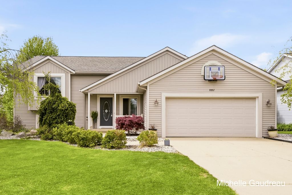 8997 Lenter Drive Se, Caledonia Twp, MI 49316