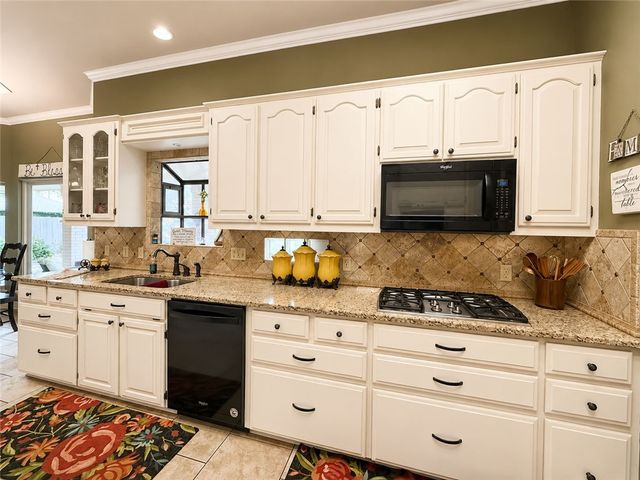 311 Gulfton Dr, Portland, TX 78374