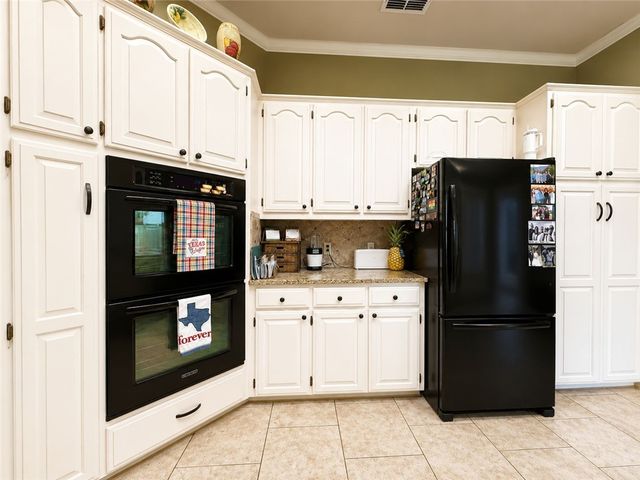 311 Gulfton Dr, Portland, TX 78374