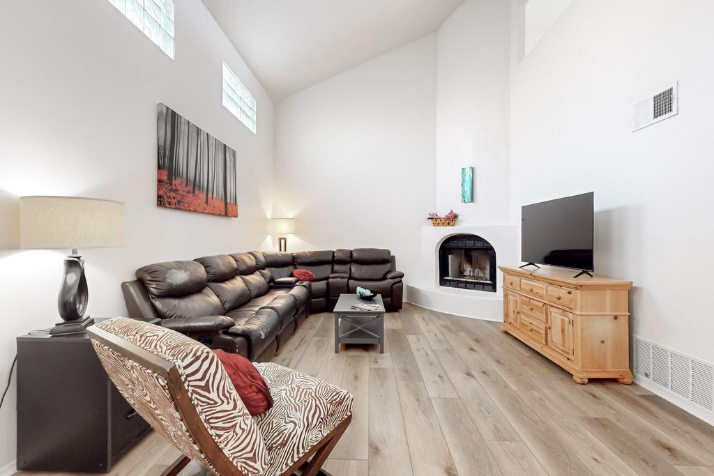 7312 Bobwhite Lane NE, Albuquerque, NM 87109