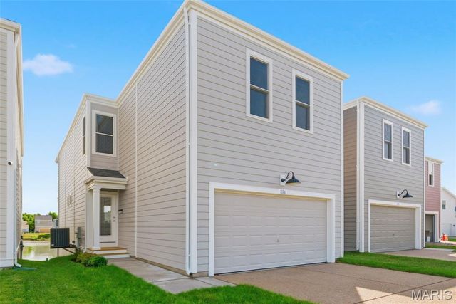 234 Marais Temps Clair Way, St Charles, MO 63301