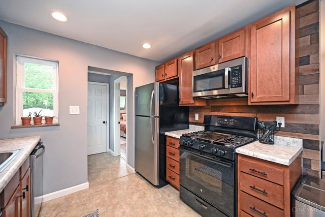 18 Crestmont Drive, Reading, OH 45215